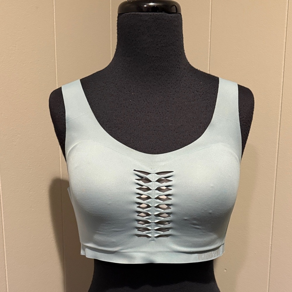 B31 Victoria Sport 34D Stylish Sage Sports Bra with Cutout Strappy Detail